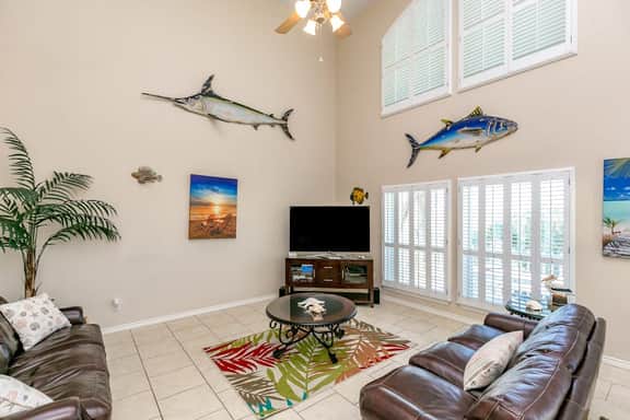 NPI Hideaway Stay - Shared Pool, Near the Beach - Image 5