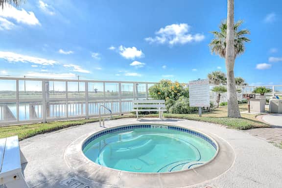 Island Getaway - Pool, Hot Tub & Sauna Near Beach - Image 4