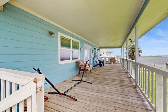 Salt Lake Lodge - Bayfront, Big Decks & Yard - Image 5
