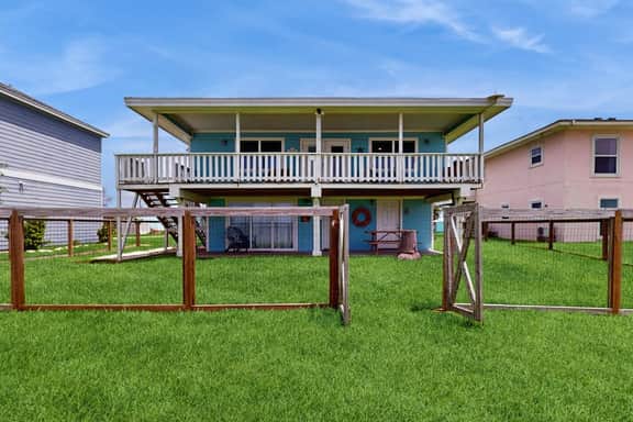 Salt Lake Lodge - Bayfront, Big Decks & Yard - Image 3