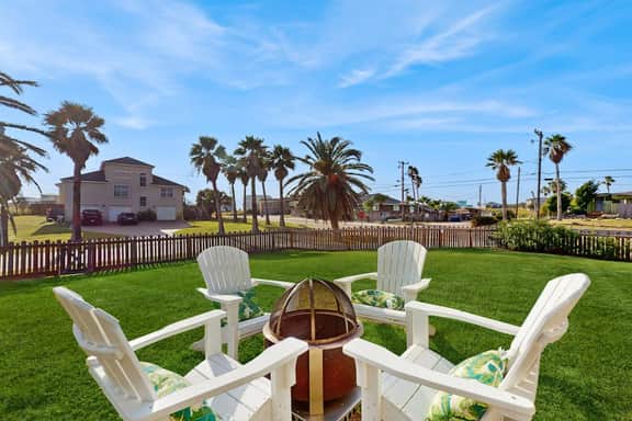 El Cerrito Place - Rooftop Deck & Historic Charm - Image 2