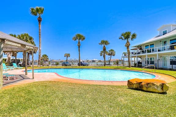 Nassau #402 - Bay Views, Pool & Balcony - Image 2