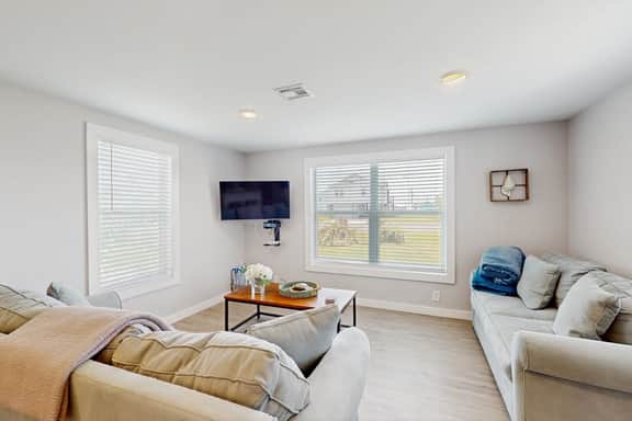Flip Flop Cottage - Steps to Beach, Dog-Friendly - Image 2