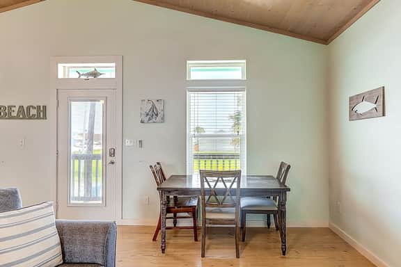 Eskridge Gem Unit B - Near Shops & Beach, Dogs OK - Image 5