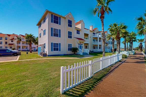 Beach Club 172 - Balcony & Pool, Close to Beach - Image 3