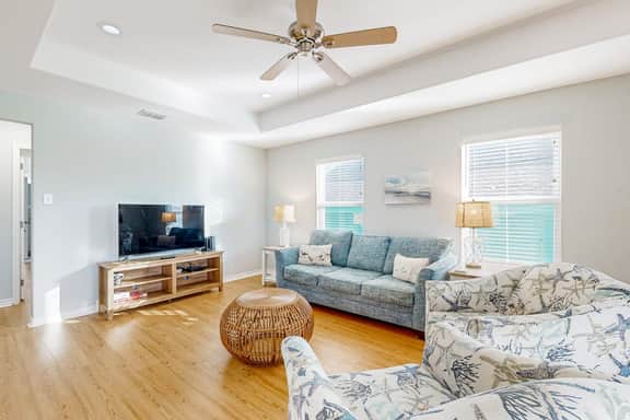 Heron's Hideaway - Screened Porch, Walk to Bay - Image 2
