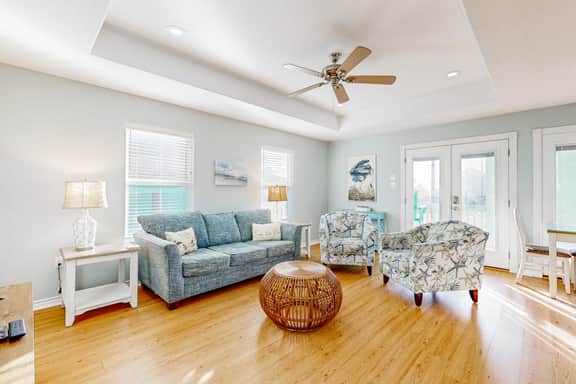 Heron's Hideaway - Screened Porch, Walk to Bay - Image 4