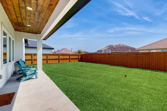 Roman Empire - Fenced Yard & Patio Near the Bay - Image 2