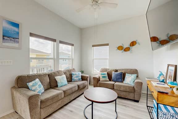 Salty Soles - Shared Pool, Patio & BBQ - Image 2