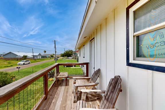 Bay Breeze House - Waterfront, Dock & Hot Tub - Image 4