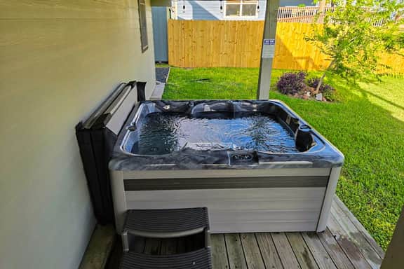 Bay Breeze House - Waterfront, Dock & Hot Tub - Image 3