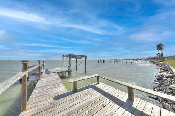 Southern Breeze - Bayfront, Dock & Screened Lanai - Image 5