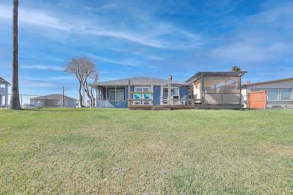 Southern Breeze - Bayfront, Dock & Screened Lanai - Image 4