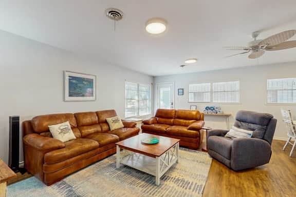 Little Bay Cottage - Fire Pit, Kid & Dog-Friendly - Image 3