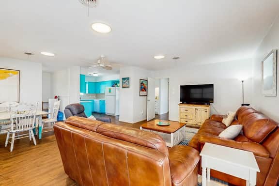 Little Bay Cottage - Fire Pit, Kid & Dog-Friendly - Image 5