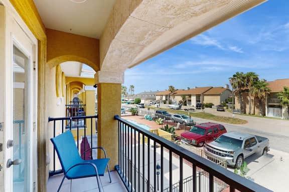 Cay Getaway - Private Balcony & Shared Pool - Image 3