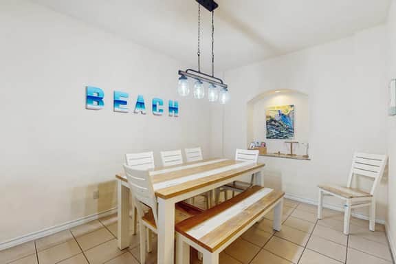 Cay Getaway - Private Balcony & Shared Pool - Image 5