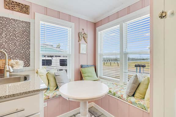 Blue Bay Breeze - Fenced Yard & Deck by the Bay - Image 2
