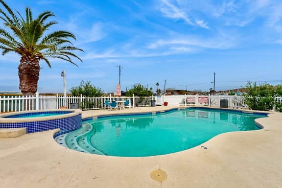 Fairway Villa #204 - 2 Balconies, Pool & Hot Tub - Image 3
