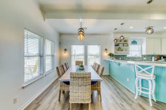 Bay View Breeze - Bay Views & Furnished Deck - Image 4