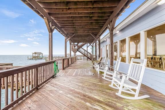 Bay Breeze Beauty - Waterfront, Hot Tub & Dogs OK - Image 2
