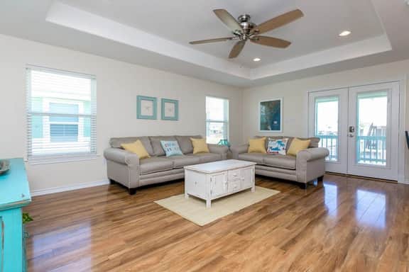 Rockport Getaway - Screened Porch, Near the Beach - Image 2
