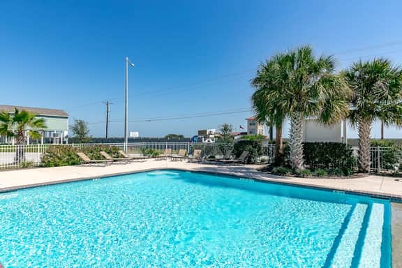 Peace of Paradise - Shared Pool & Covered Deck - Image 2