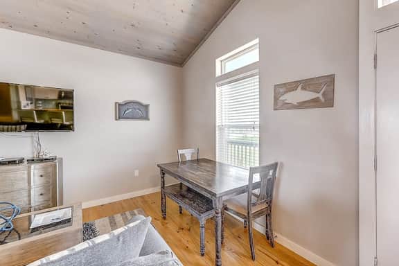 Eskridge Gem Unit A - Deck Views & Dog-Friendly - Image 5