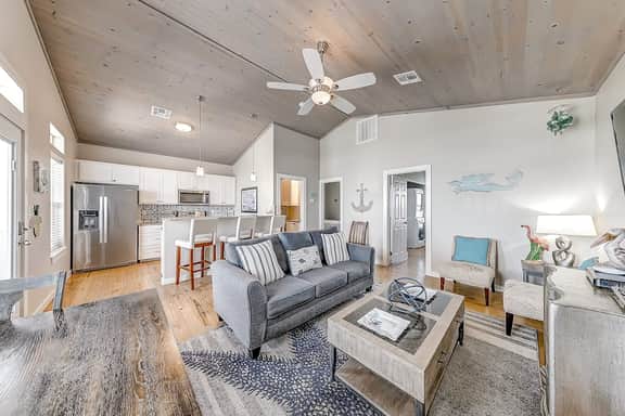 Eskridge Gem Unit A - Deck Views & Dog-Friendly - Image 4