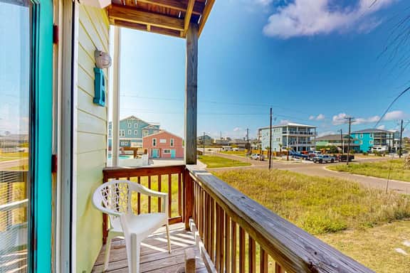 Gulf Breezes Unit B - Pool, Fenced Yard & Dogs OK - Image 2