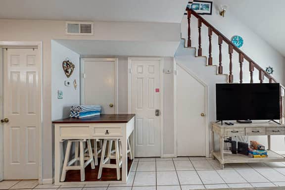 Leeward Cove B4 - Pool & Bay Views, Dogs Welcome - Image 4