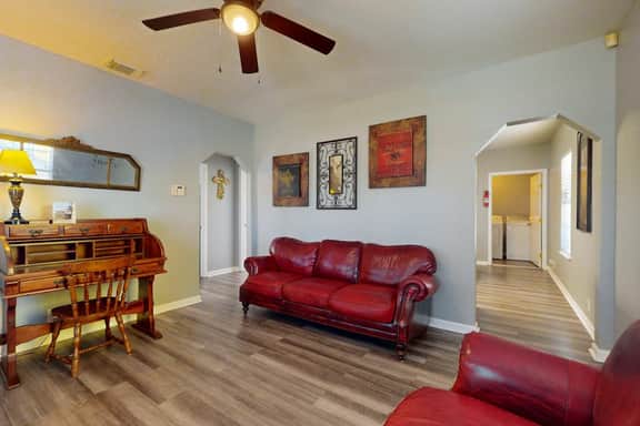 Cozy Home - Bay Views, Fenced Yard, Dogs OK - Image 2
