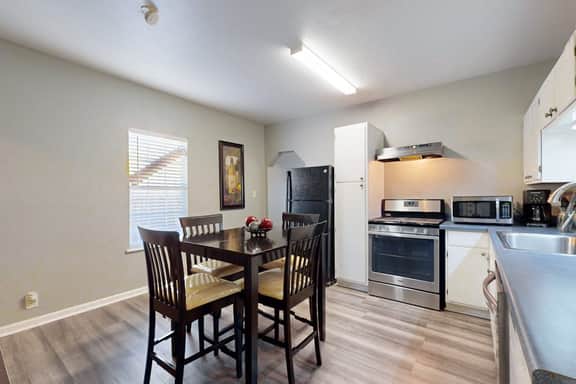 Cozy Home - Bay Views, Fenced Yard, Dogs OK - Image 3