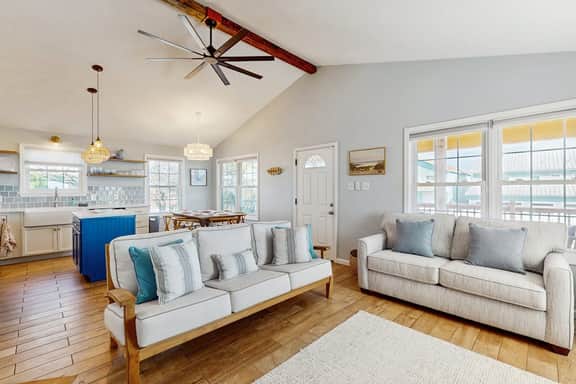 The Yellow House on Laguna Shores - Image 4