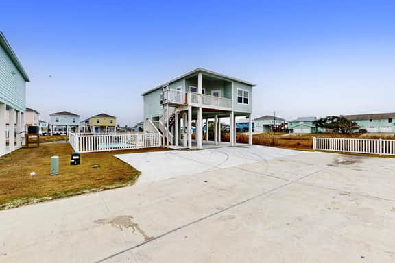 Salty Traditions - Fenced Pool, Steps to the Sand - Image 4