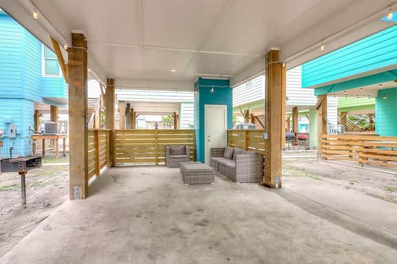 Stack Overflow - Balcony, Pool & Dog-Friendly - Image 3