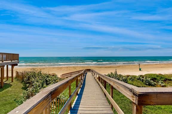 Lost Colony 3 - Gulf Views, Pool, Walk to Beach - Image 5