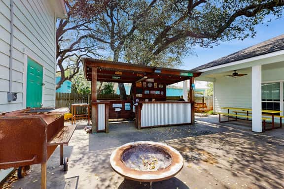 Fulton Bliss - Boat Parking, Porch & Dogs OK - Image 3