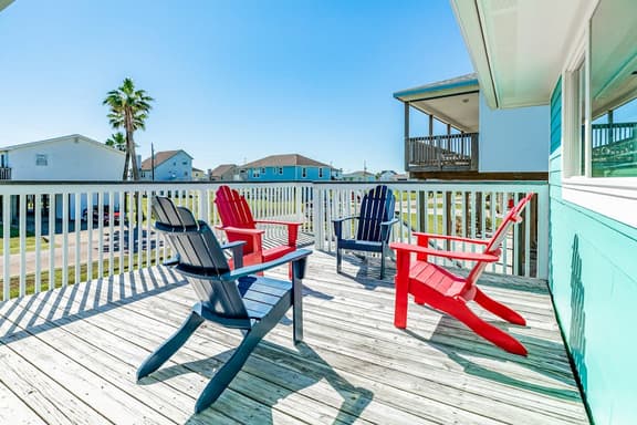 Las Palmas Retreat - Gulf Views & Community Pool - Image 1