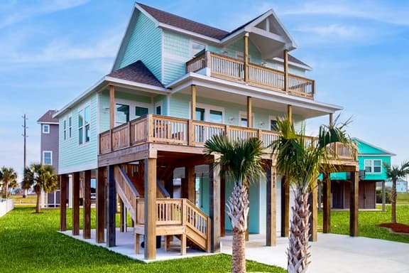 The Green Palm - Bay-View Patio & Shared Pool - Image 1