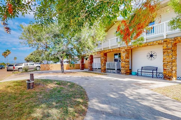 Family Tides - Game Room, Steps to the Water - Image 1