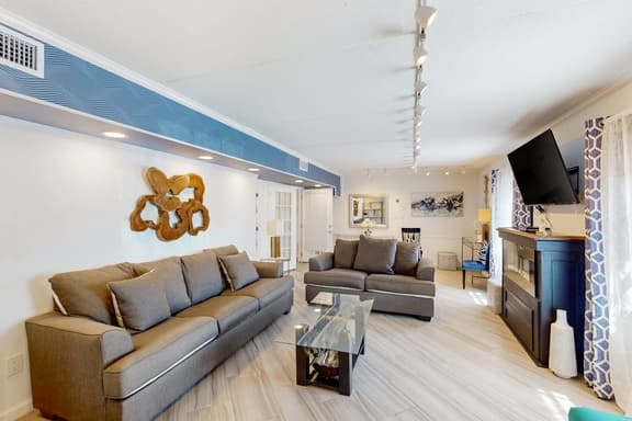 The Waves: unit A - Beach Duplex, Full Kitchen - Image 1