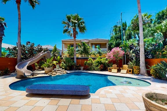 Momo's Beach House - Private Pool & Big Patio - Image 1