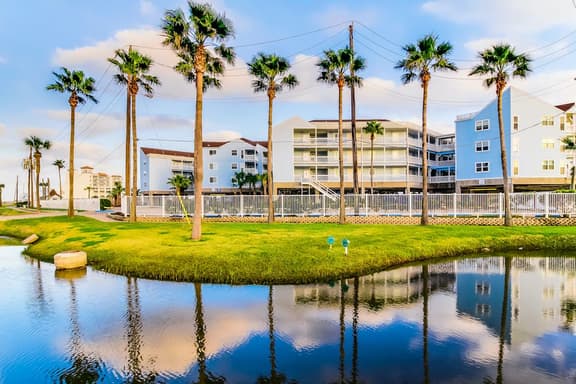 Seascape Escape - Beachfront, Pool & Hot Tub - Image 1