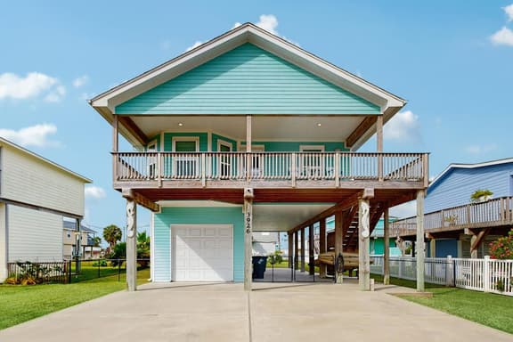 Blue Sunrise - Bay Views, Pool & Dog-Friendly - Image 1