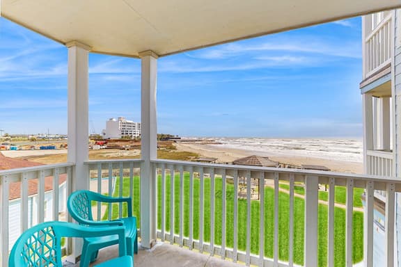 Seascape Gem - Ocean-View Balcony, Pool & Hot Tub - Image 1