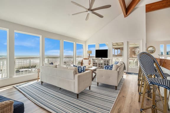 Vista Del Mar - Gulf-Front Beach House, Sleeps 15 - Image 1