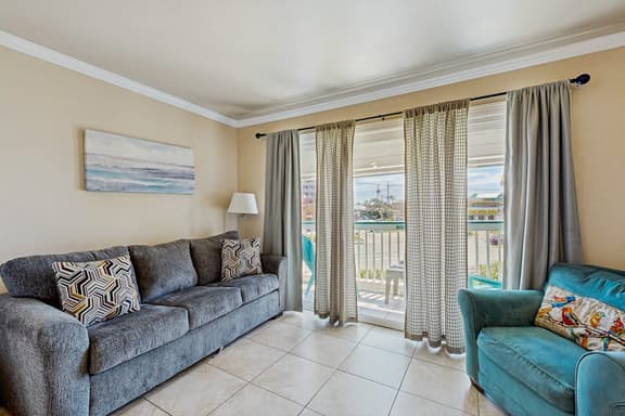 Beachside Escape - Gulf-Front Condo with Pool - Image 1