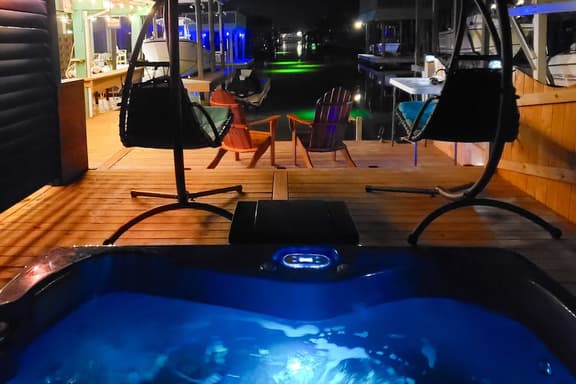Jamaican Waves - Waterfront, Hot Tub & Game Room - Image 1