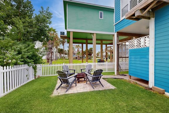 Beachwood - Fire Pit, Steps to Sand, Dogs OK - Image 1